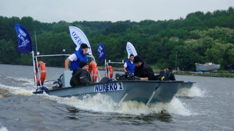 Zabezpieczenie Pikniku Lotniczego przez nurków z Moby Dicka