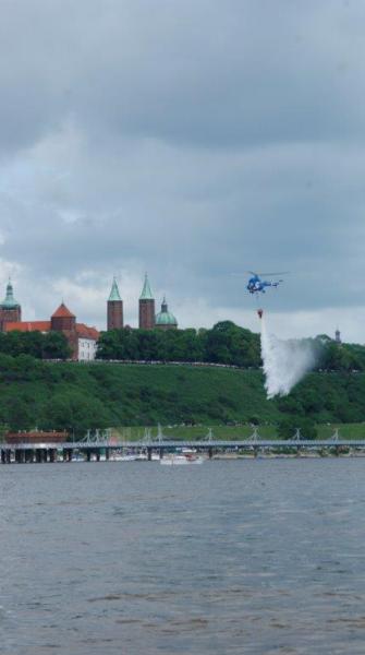 Zabezpieczenie Pikniku Lotniczego przez nurków z Moby Dicka