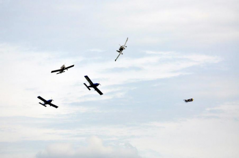 Zabezpieczenie Pikniku Lotniczego przez nurków z Moby Dicka